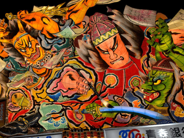 Char éclairé et coloré pour la procession du Nebuta Matsuri à Aomori — source : Site officiel de Nebuta