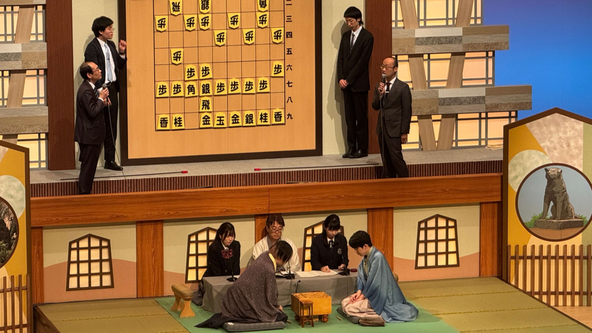 Match de shogi entre Fuji Sota et Sato Amahiko lors d’un événement du 100e anniversaire de la fondation de la NSR à Shibuya