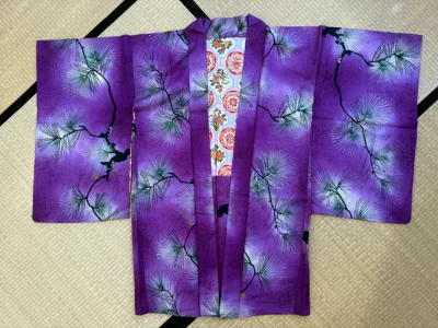 Haori en soie seconde main - violet déco de pins japonais