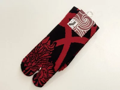 Chaussettes tabi fleurs rouges et bandes fond noir 25-28cm